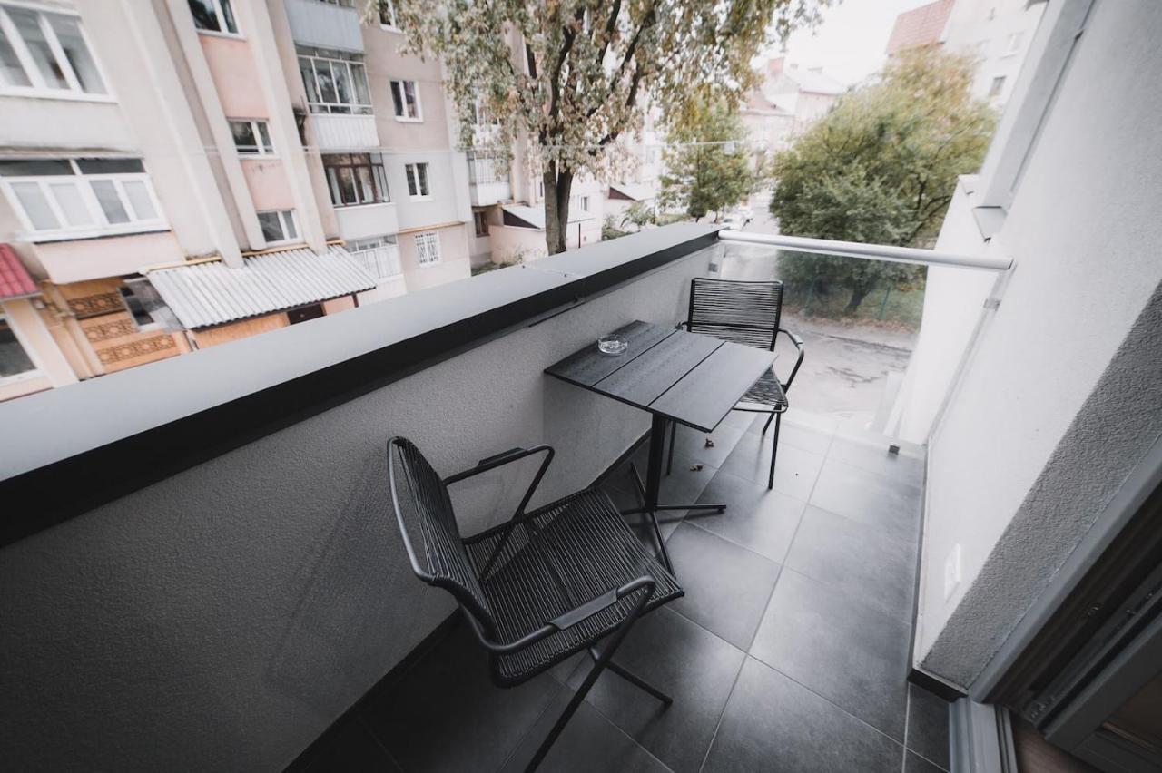 Apart-Hotel Kostjukowski Apartments Nizhynska 17 Lviv Exterior foto